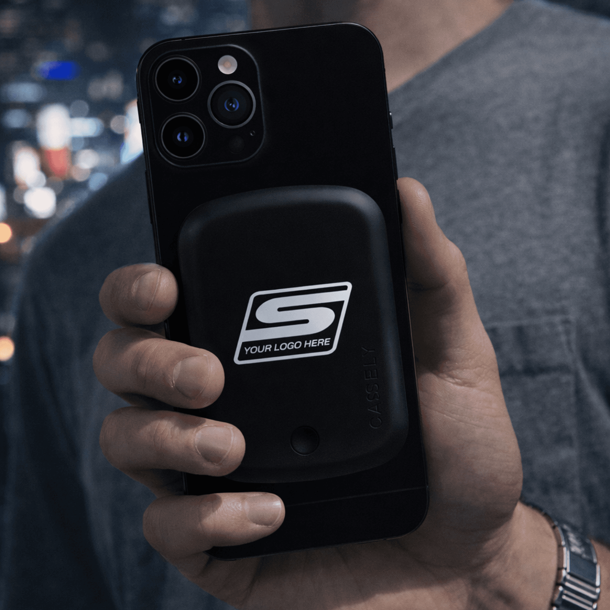 5,000 mAh Casely Power Pod lifestyle